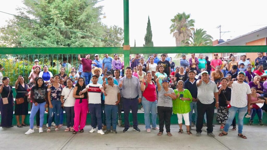Se compromete Paco Sánchez con revendedores de pan y padres de familia de Ocuituco 1 paca
