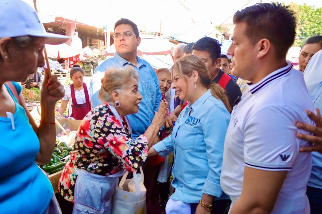 Entregan comerciantes del López Mateos total apoyo a Lucy Meza 2 1000276581