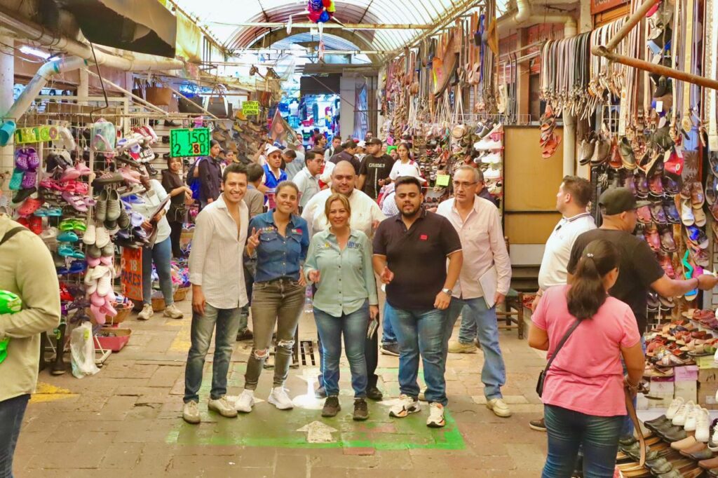 Entregan comerciantes del López Mateos total apoyo a Lucy Meza 3 1000276582