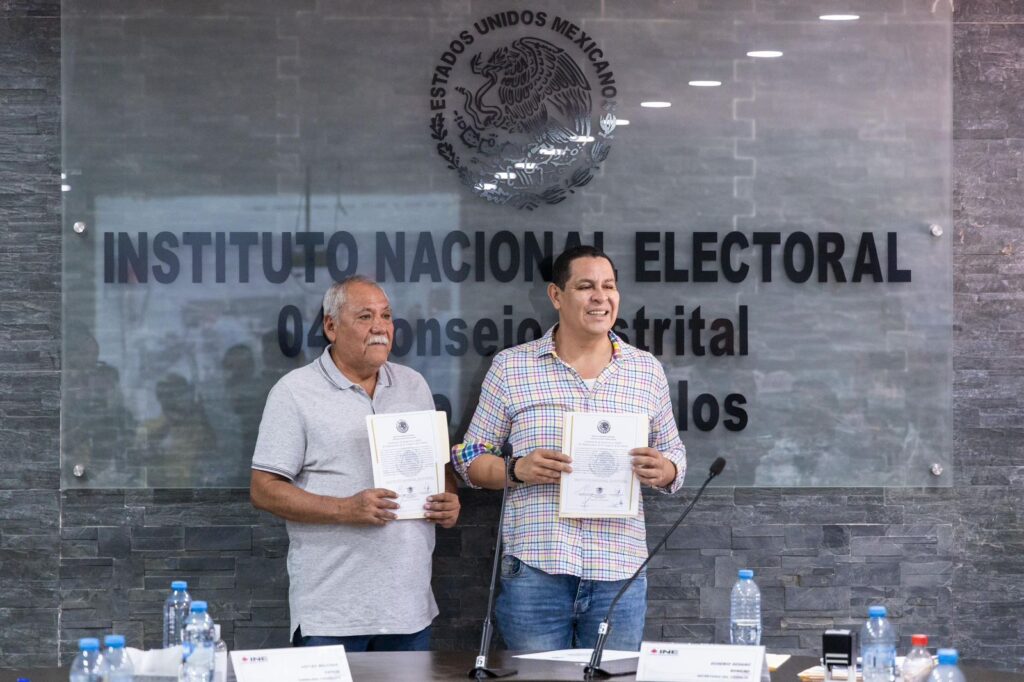 Recibe Juan Ángel Flores Bustamante su constancia de mayoría como Diputado Federal 2 1000297952