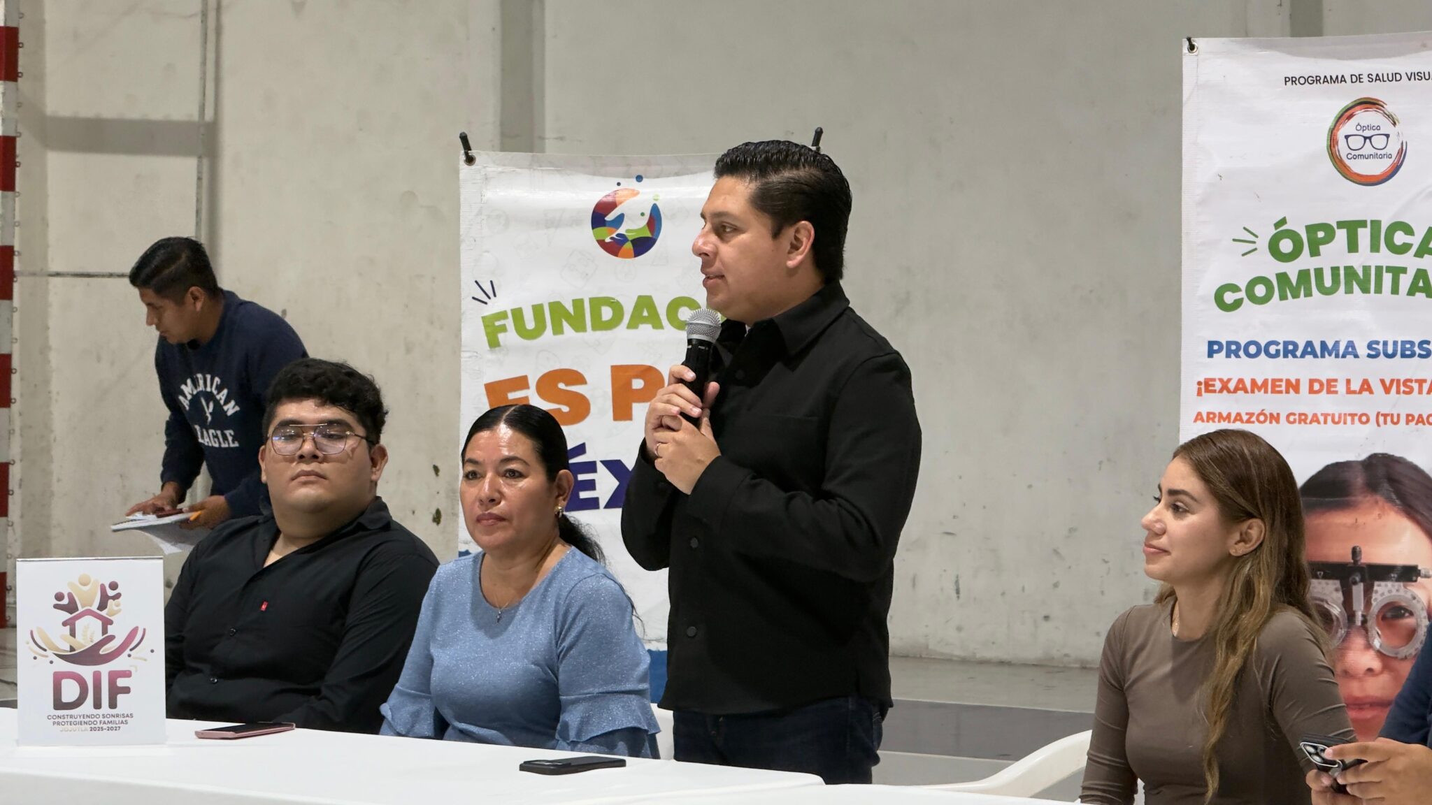 Jojutla y Fundación Es Por México benefician a más de 200 personas con lentes gratuitos