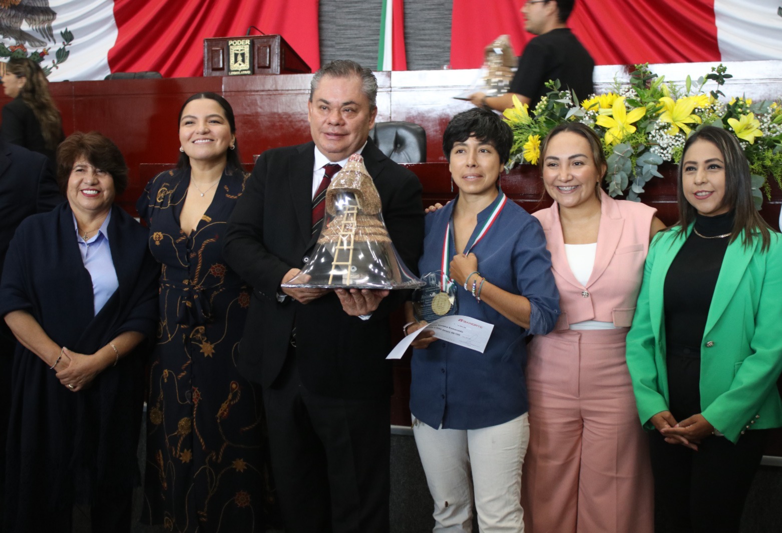 Entrega Congreso estatal el Reconocimiento al Mérito Ambiental del Estado de Morelos 2025 1 DB