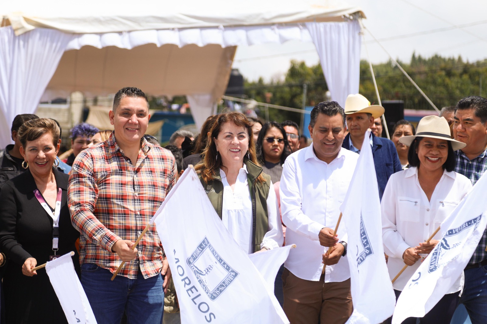 Después de muchos años de abandono, inicia el gobierno de Margarita González Saravia la rehabilitación del camino Metepec- Tetela del Volcán