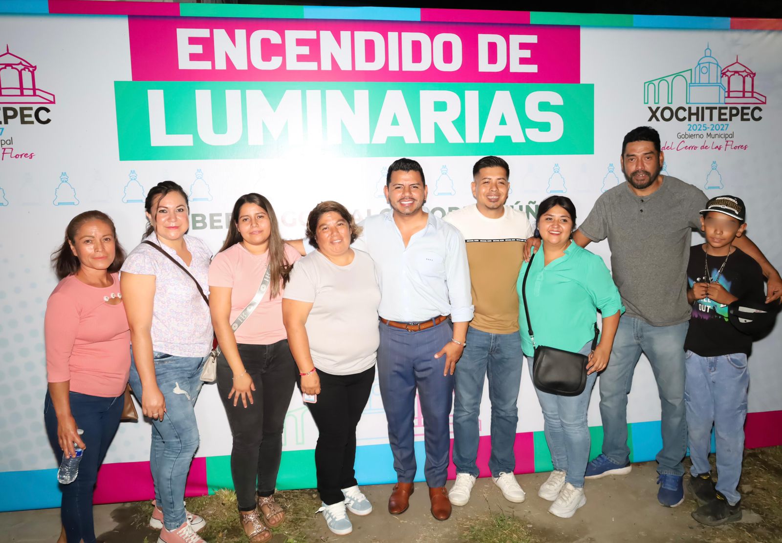 Ilumina Roberto “Chalo” Flores bulevar del poblado de Alpuyeca