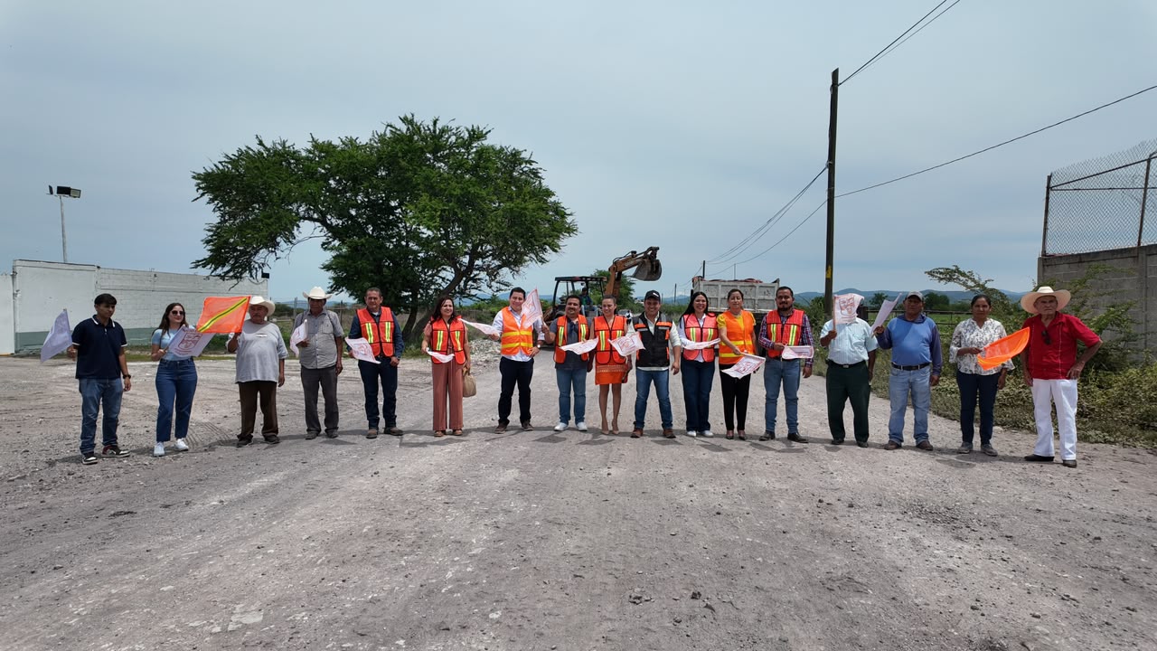Arranca Marco Antonio Cuate Romero rehabilitación de importante tramo carretero en Axochiapan 3 Arranca Marco Antonio Cuate Romero rehabilitación de importante tramo carretero en Axochiapan