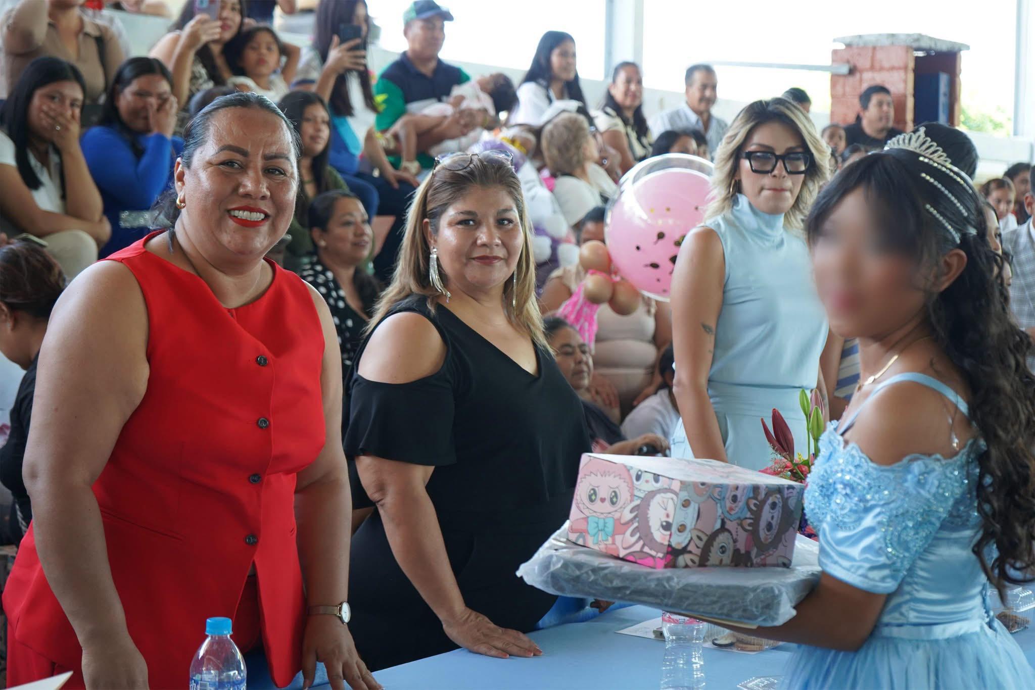 Con histórica jornada en las colonias, Jazmín Solano rinde homenaje al esfuerzo familiar de 2,427 graduados 2 Con histórica jornada en las colonias, Jazmín Solano rinde homenaje al esfuerzo familiar de 2,427 graduados