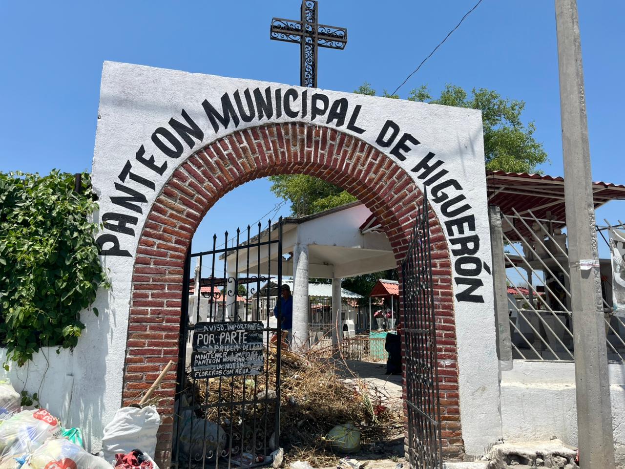 En Jojutla, brigada de Salud realiza limpieza de panteones previo al 10 de mayo 1 PS
