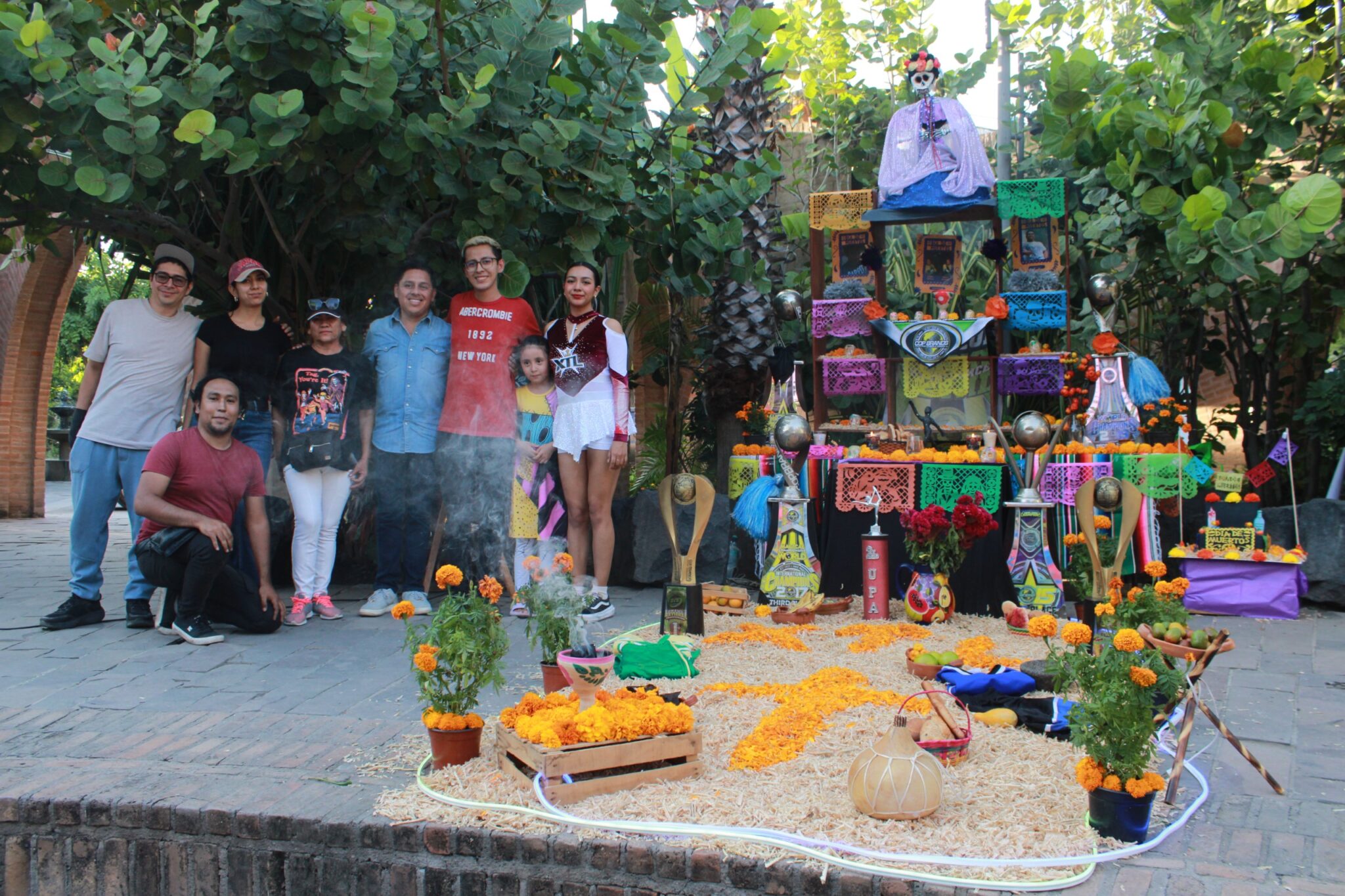 Realizan exposición de altares en la arcada municipal como parte del Festival “Almas de Luz Jojutla 2025”