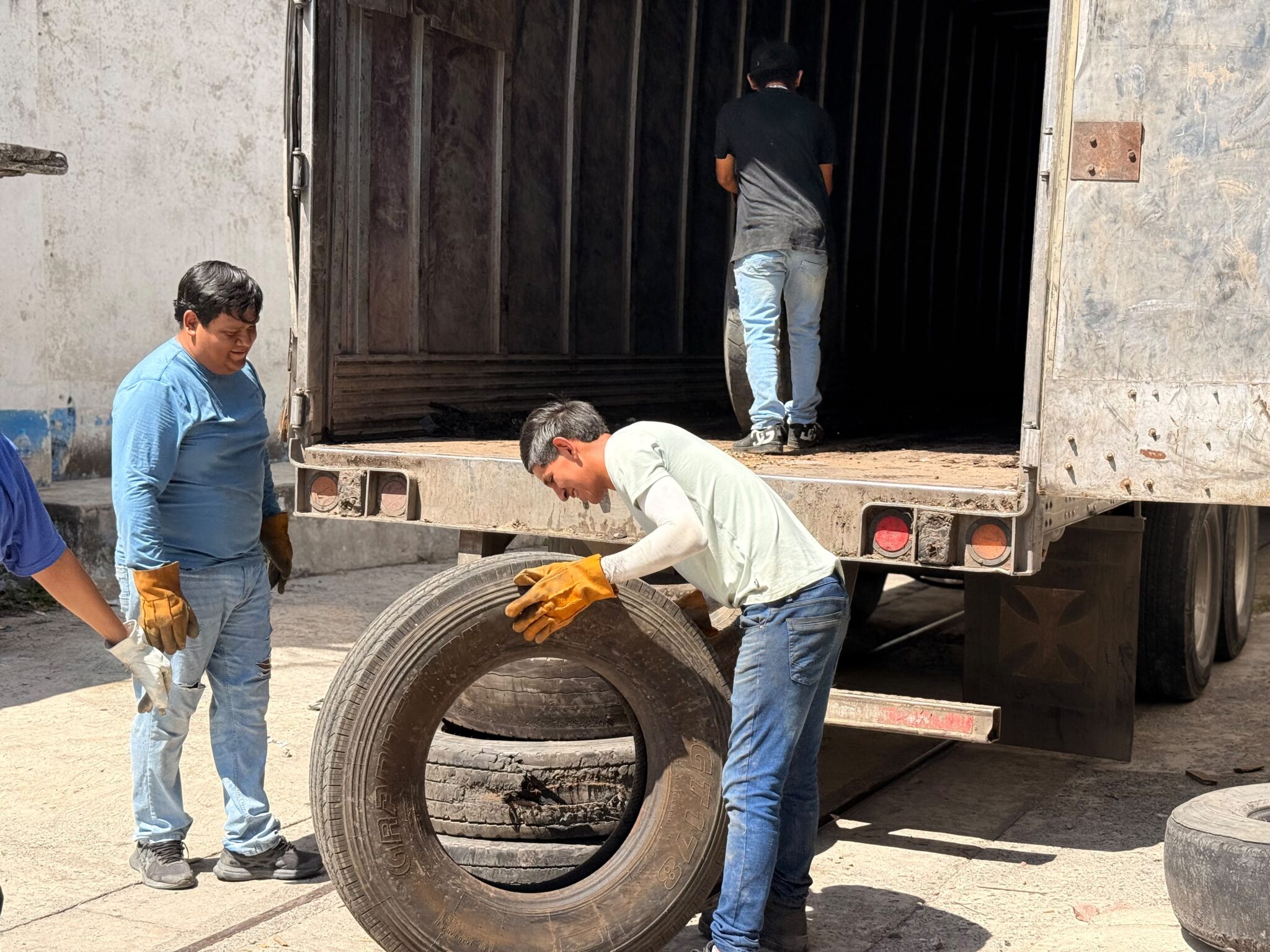 Concluye segunda etapa del Llantatón 2026 con la recolección de 655 neumáticos en Jojutla 2 Concluye segunda etapa del Llantatón 2026 con la recolección de 655 neumáticos en Jojutla