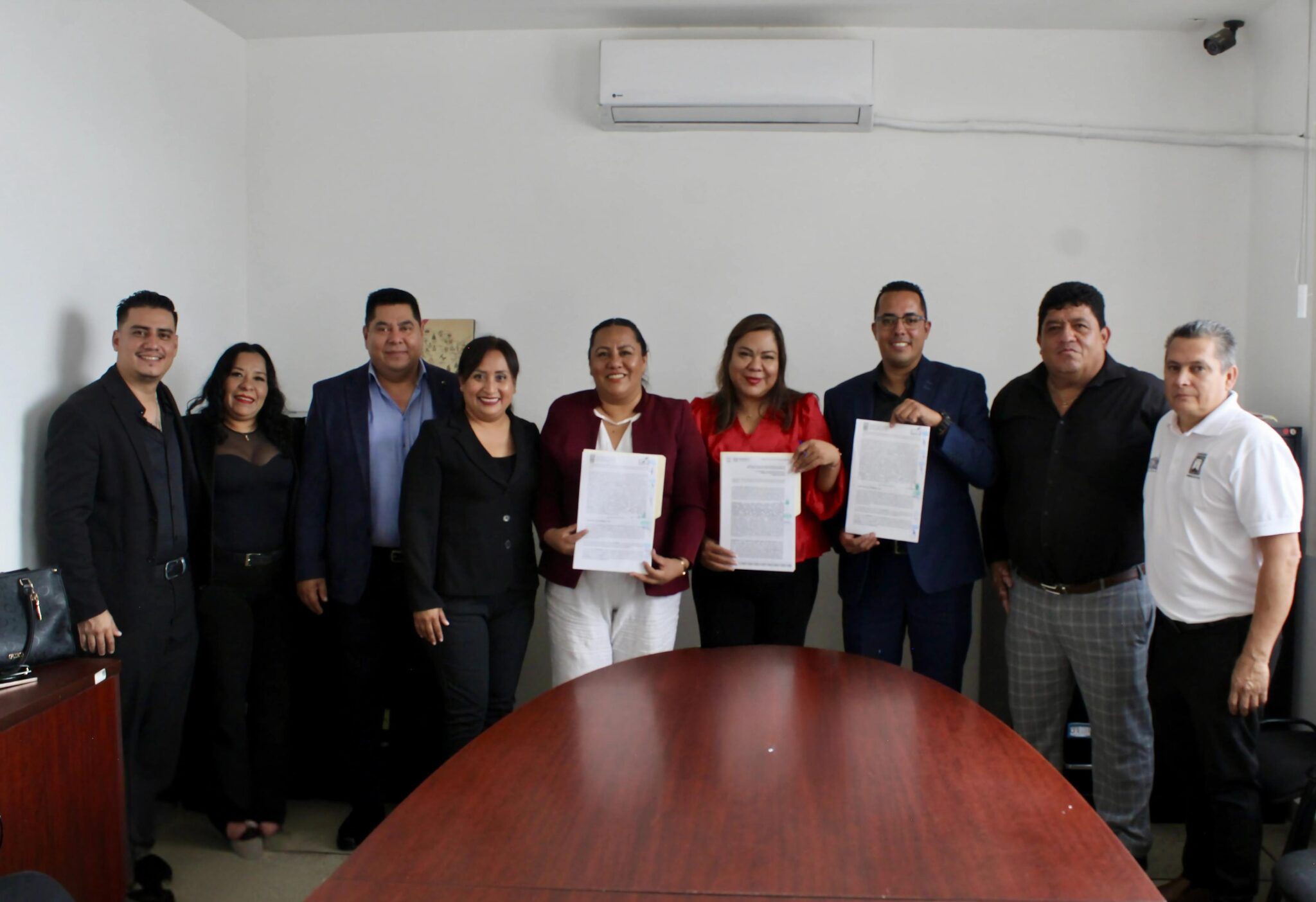 Ratifica Congreso convenio anual de prestaciones con el Sindicato Único de Trabajadores del Poder Legislativo 1 pp 1