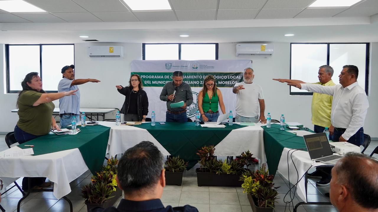 Fortalecen servicios de agua potable con entrega de equipo a personal del Sicapez