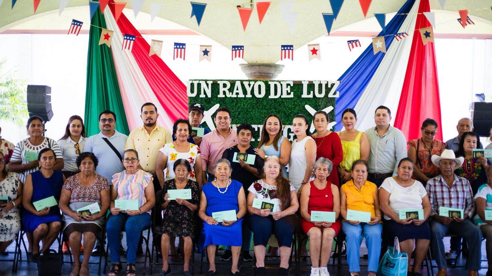 Adultos mayores de Axochiapan reciben visas humanitarias gracias al programa “Una Luz en tu Corazón” 1 rato