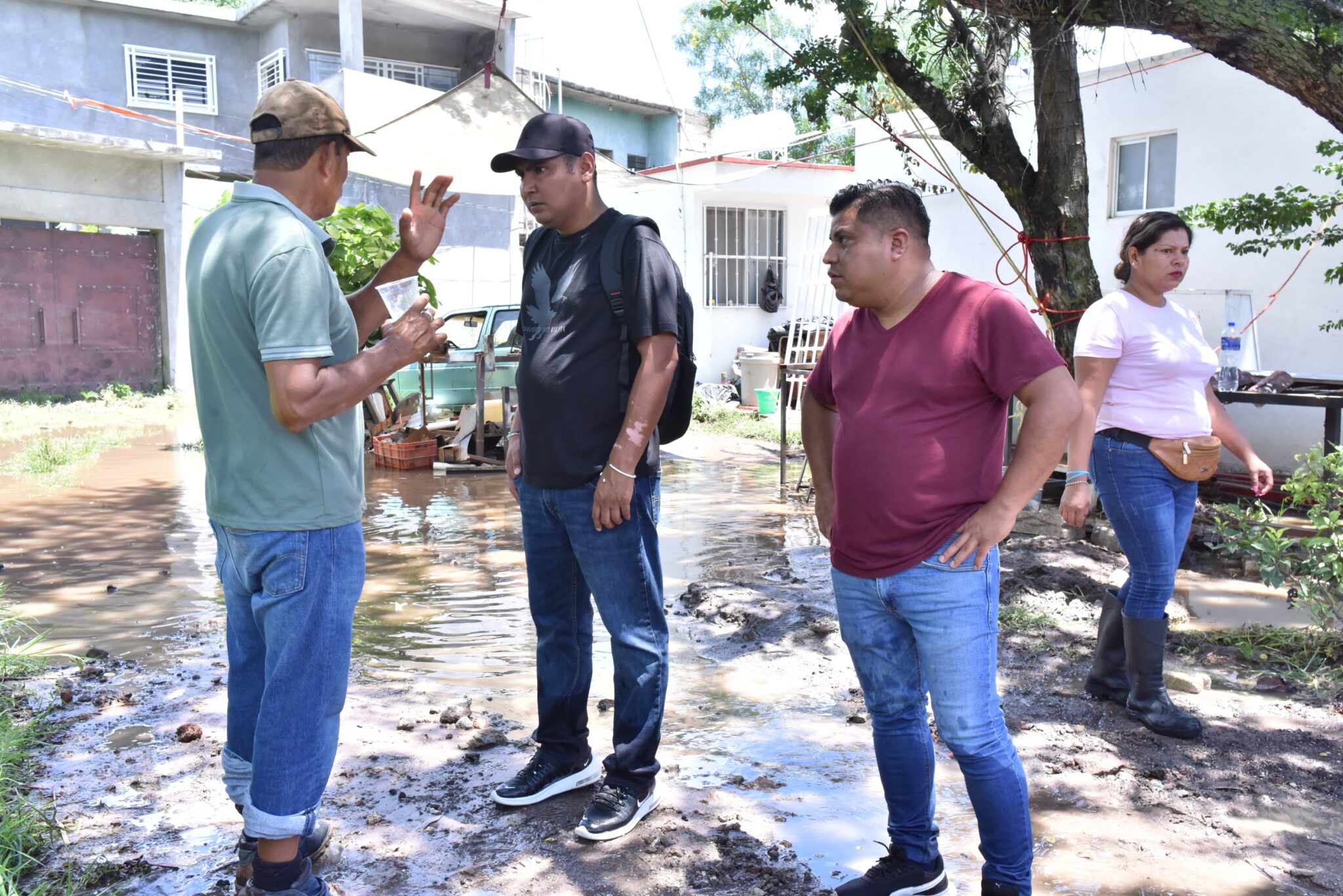 Recorre Santos Tavarez y Yareli Cárdenas Maldonado viviendas afectadas por lluvias