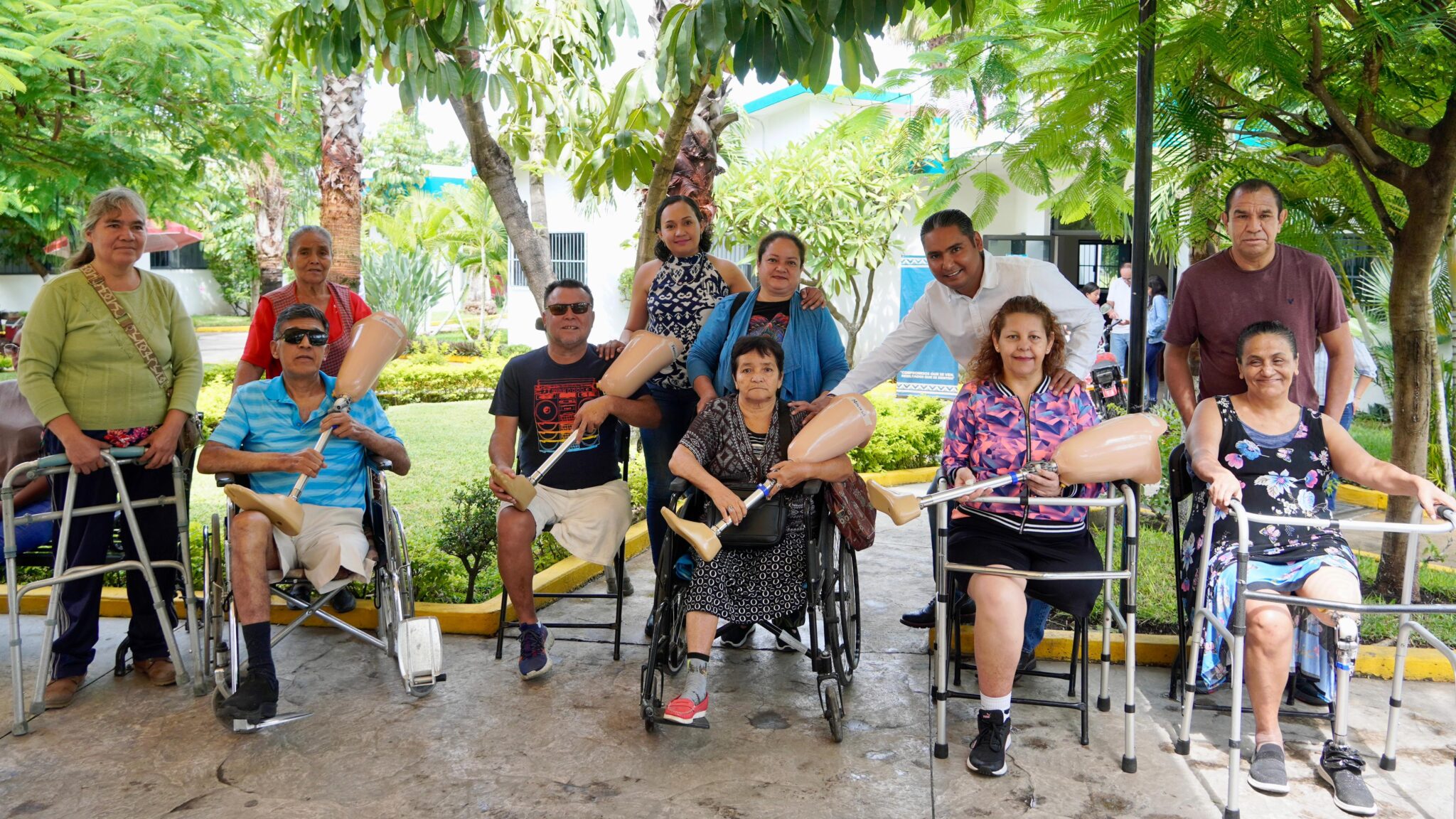 Entrega Yareli Cárdenas Maldonado siete prótesis de pierna a personas en situación de vulnerabilidad 1 ssss 1