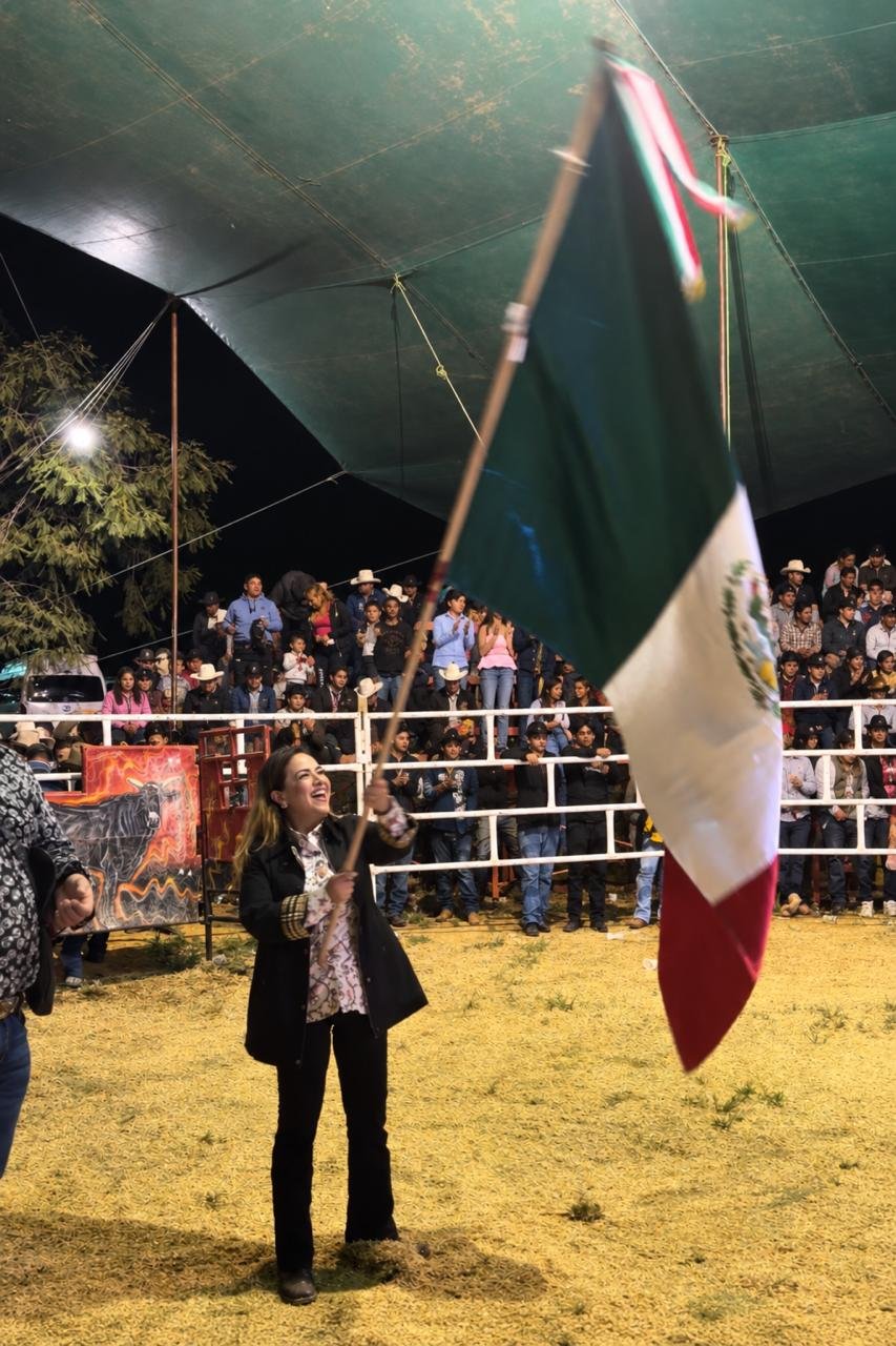 Tania Valentina, diputada que da el grito en Morelos 1 ta 5