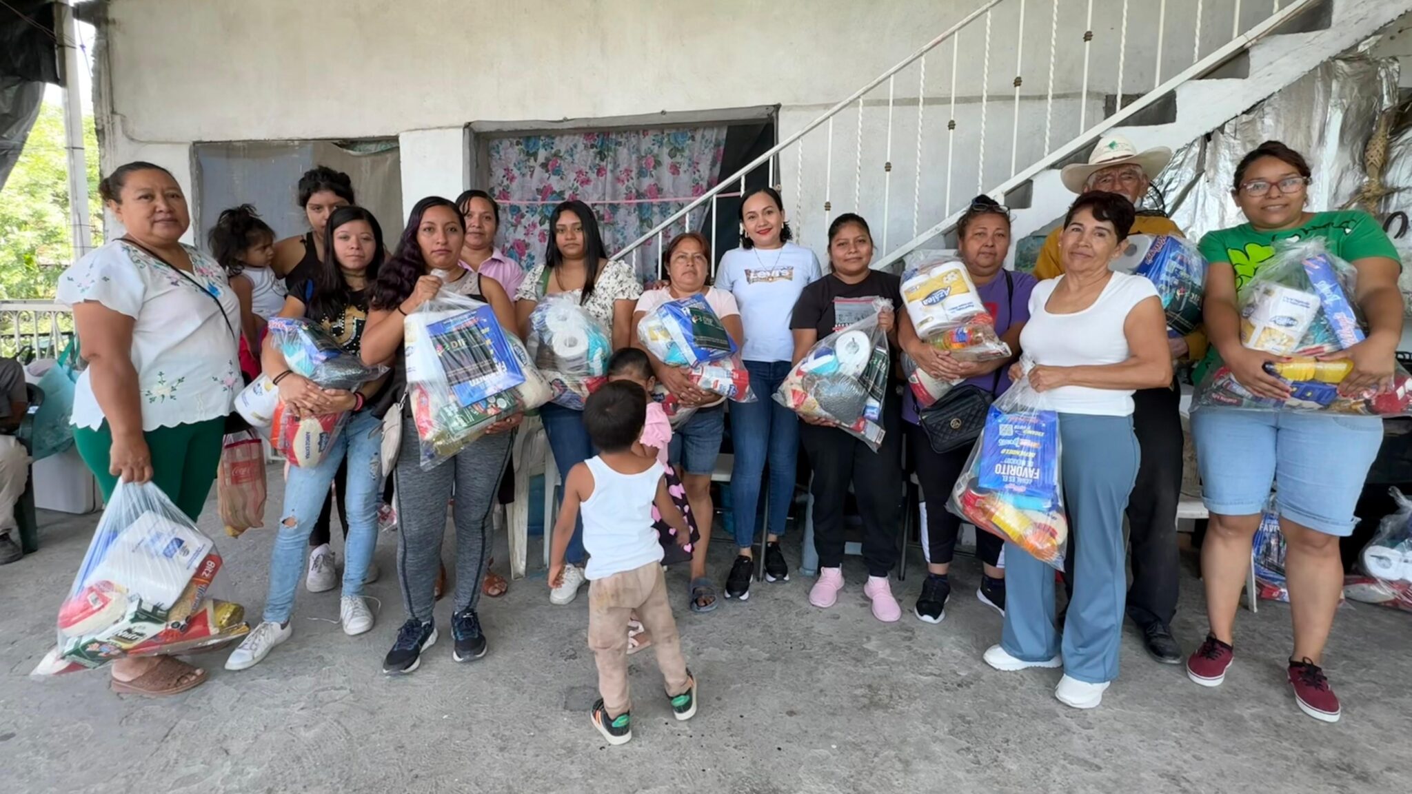 Entrega DIF Emiliano Zapata apoyo alimentario en Tetecalita 1 y